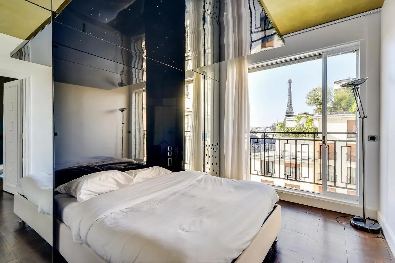 Champs Elysees-Montaigne Luxe & View Of Eiffel Tower Париж