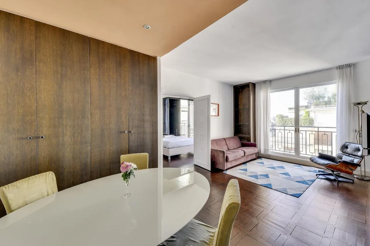 Champs Elysees-Montaigne Luxe & View Of Eiffel Tower Paris 0*,  France
