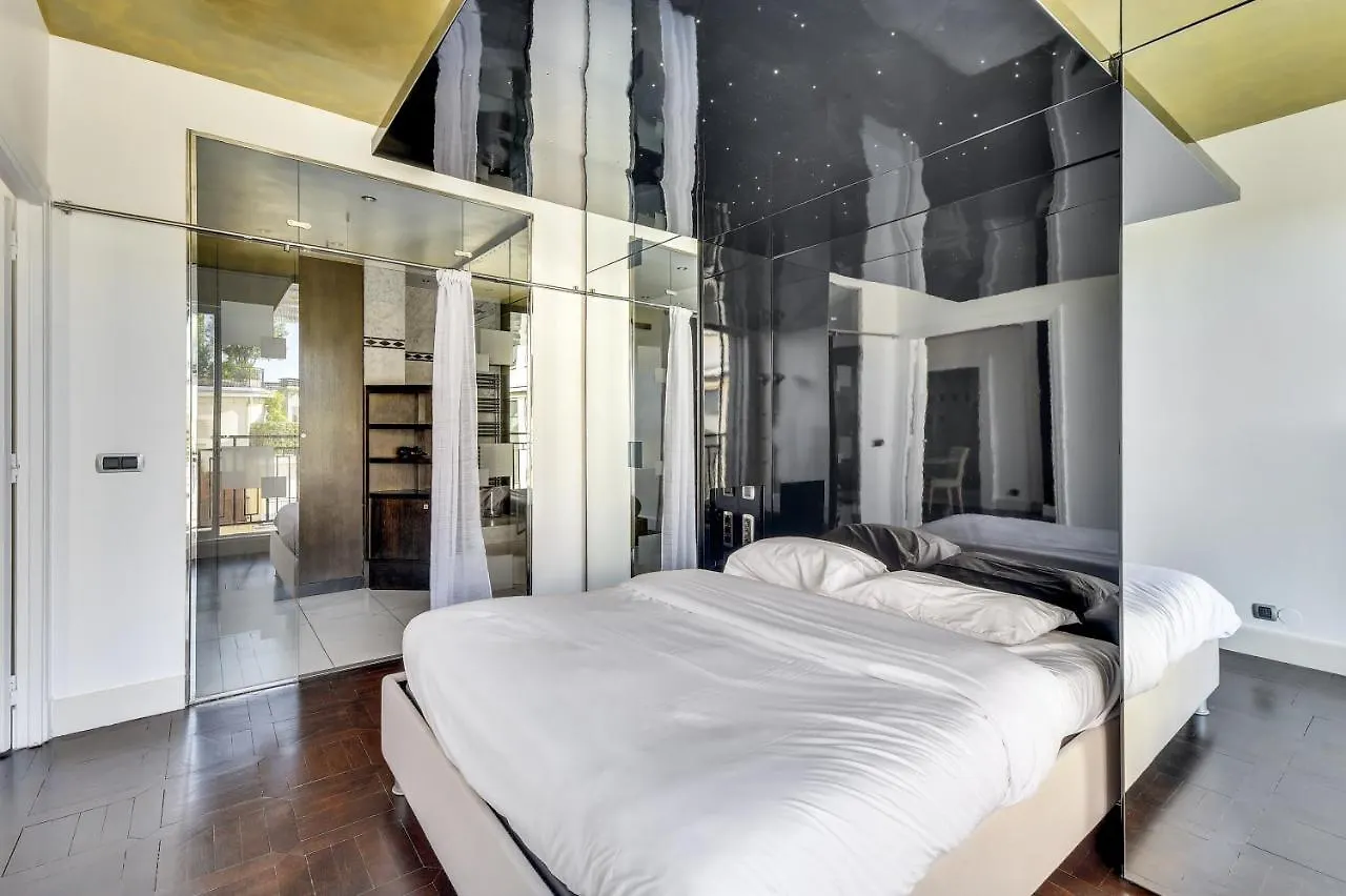 Champs Elysees-Montaigne Luxe & View Of Eiffel Tower Paris Apartment
