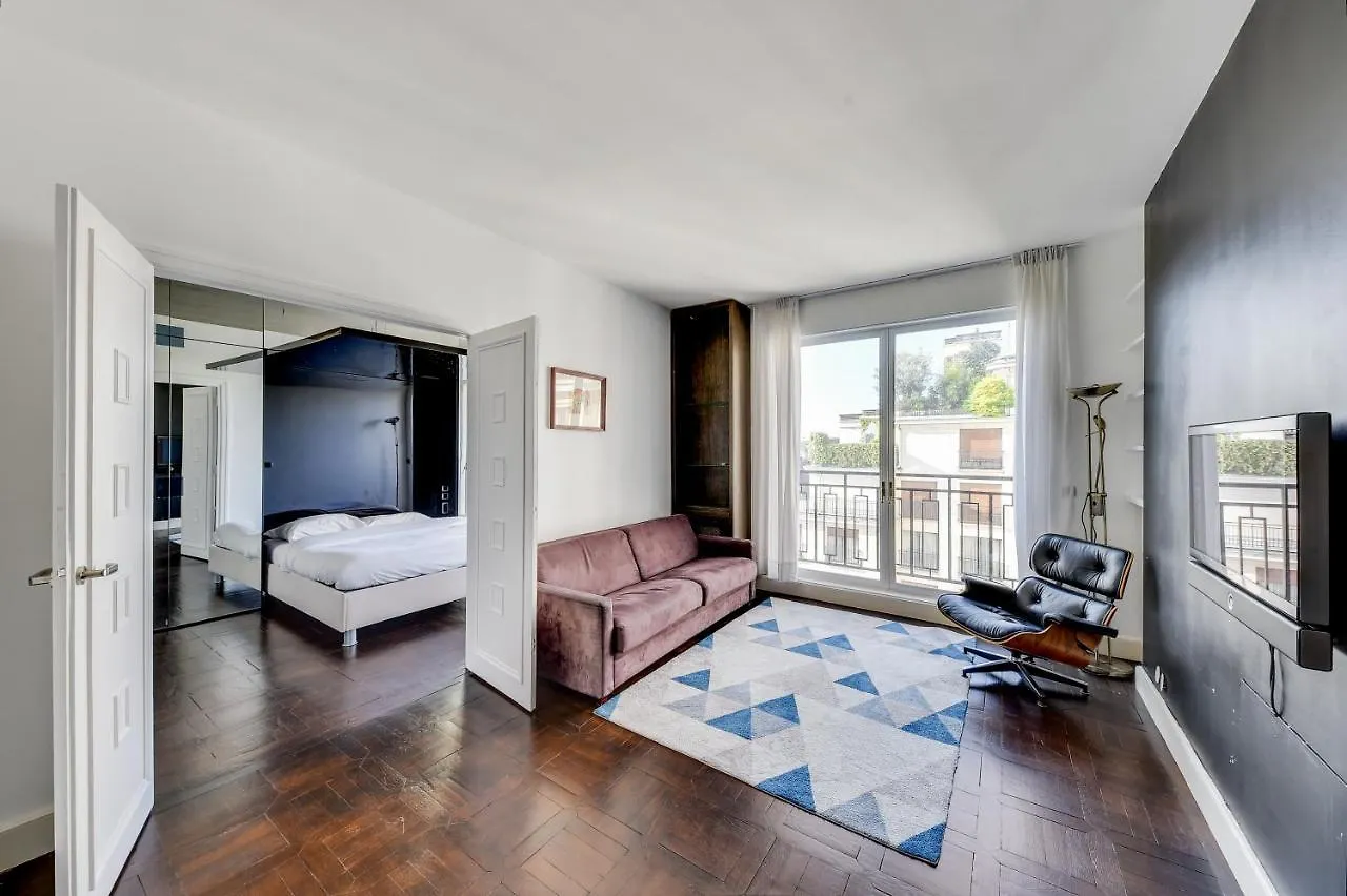 Apartment Champs Elysees-Montaigne Luxe & View Of Eiffel Tower Paris France